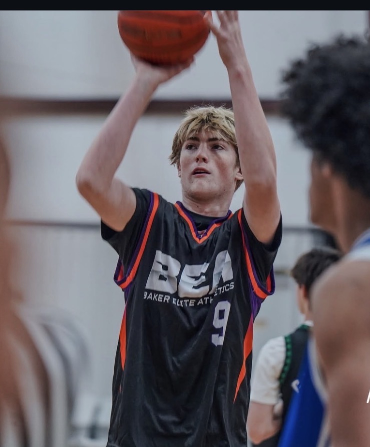 Kylan Stout shooting in a BEA Hoops uniform
